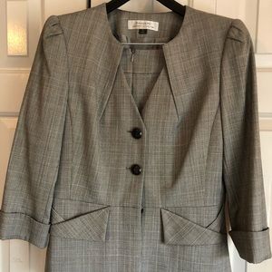Adorable Tahari 2-pc skirt suit BNWT